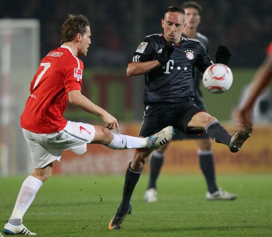 求中后卫不 求中后卫不